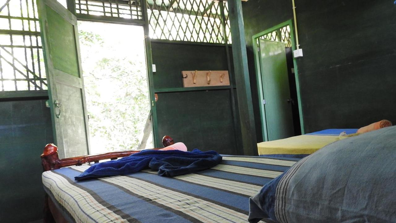 River Side Cabana Tissamaharama Bilik gambar