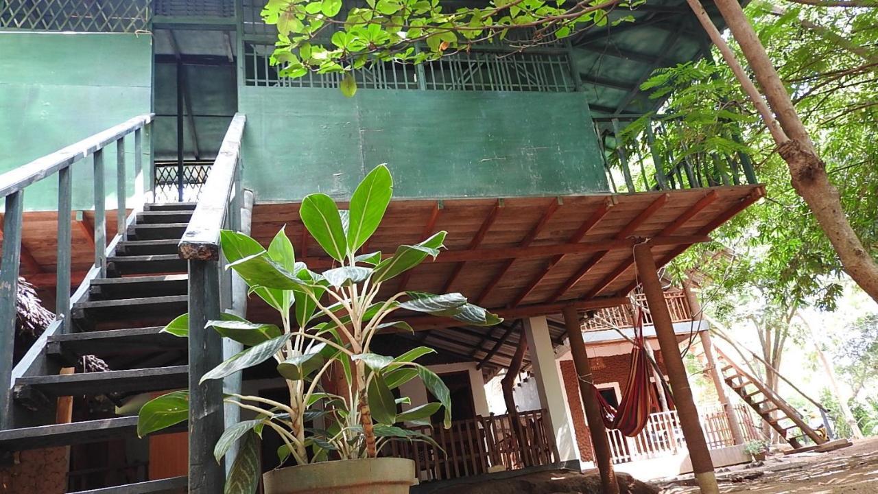River Side Cabana Tissamaharama Bilik gambar